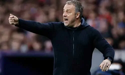 هكذا كشف هانسي فليك عن غضبه من مباراة برشلونة وأتلتيكو مدريد